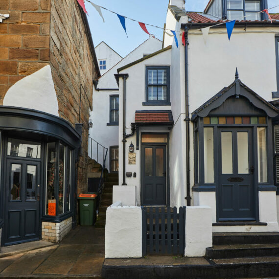 stay-north-yorkshire-toffee-crackle-staithes_02-ex